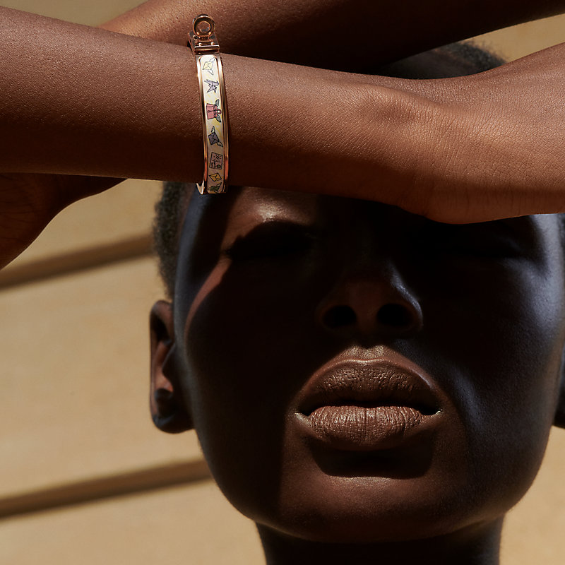 Mini Clic Kelly Hermès Flagship bracelet | Hermès USA